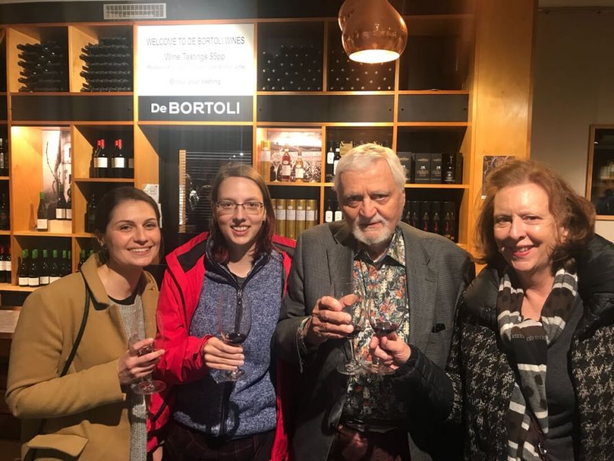 Nicole, Dr. Wahr, Susan (v. l.) und ich auf der Weintour