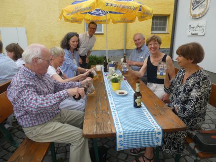 Das Bier darf natürlich auch probiert werden.