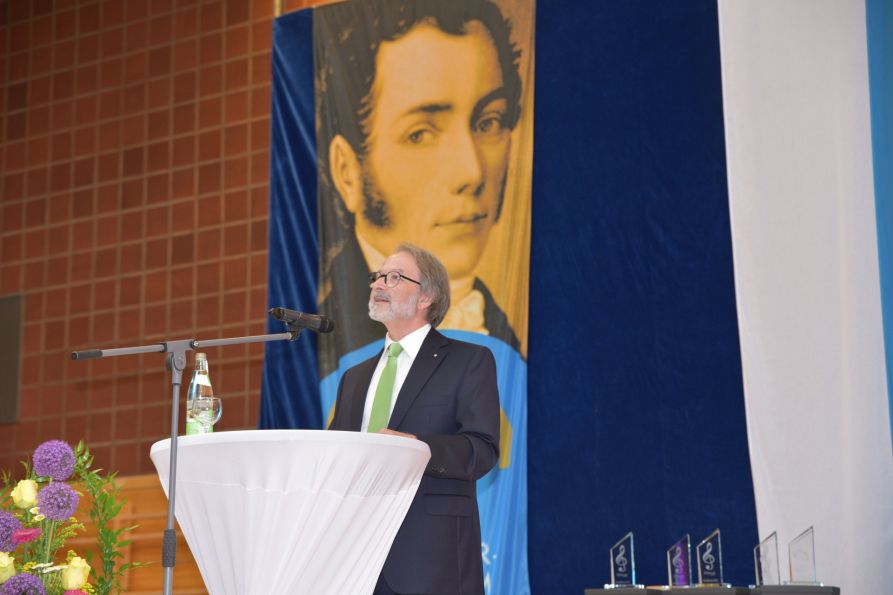 Erster Vorsitzender StD a. D. Christian Nowotny bei seiner Rede an die Absolvia 2023