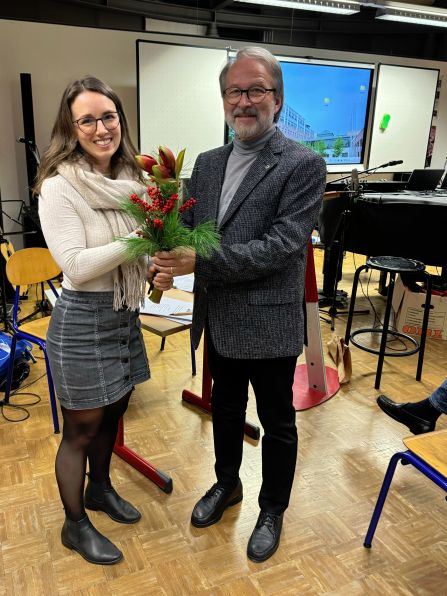 Verabschiedung von Vorstandsmitglied Julia Poiger durch den Ersten Vorsitzenden Christian Nowotny