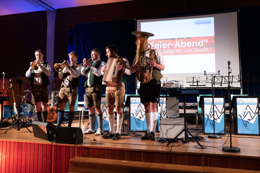 Fünf auf Kraut:" Chodounska-Polka"
