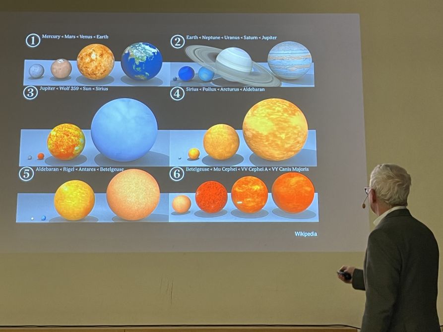 ... erläutert Prof. Dr. Burkert ...