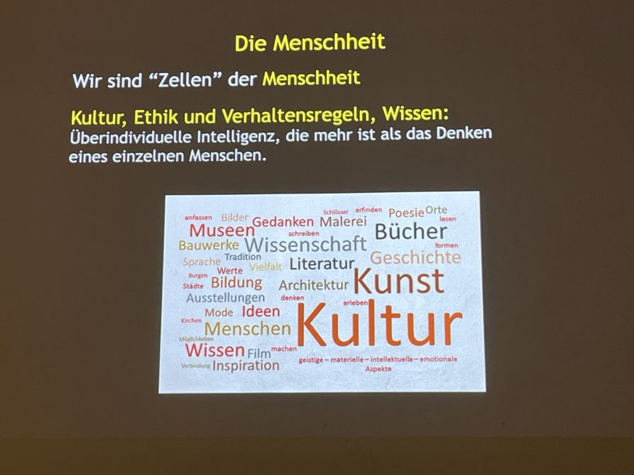 Die gesamte Menschheit als Beispiel für Emergenz