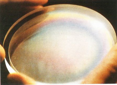 Fraunhofers "Probierglas" mit exakter Oberfläche Fraunhofers "Probierglas" mit exakter Oberfläche