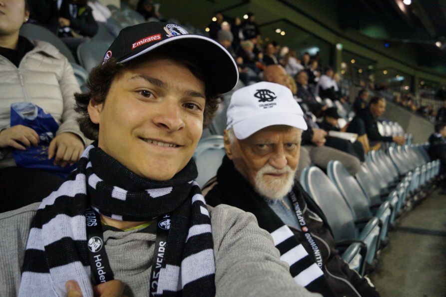 Dr. Wahr und ich beim Footy im Etihad Stadium