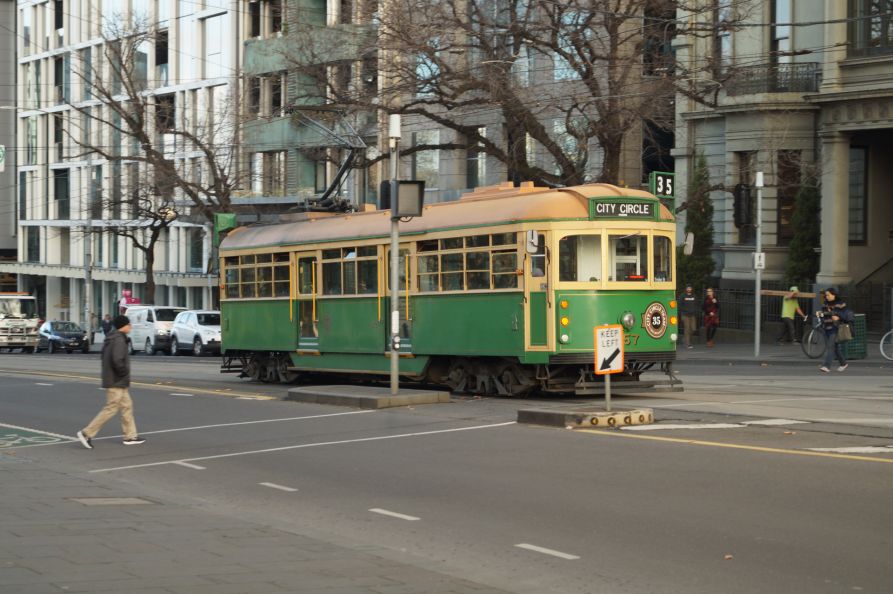 Perfekt zum Erkunden von Melbourne: die historische City Circle Tram