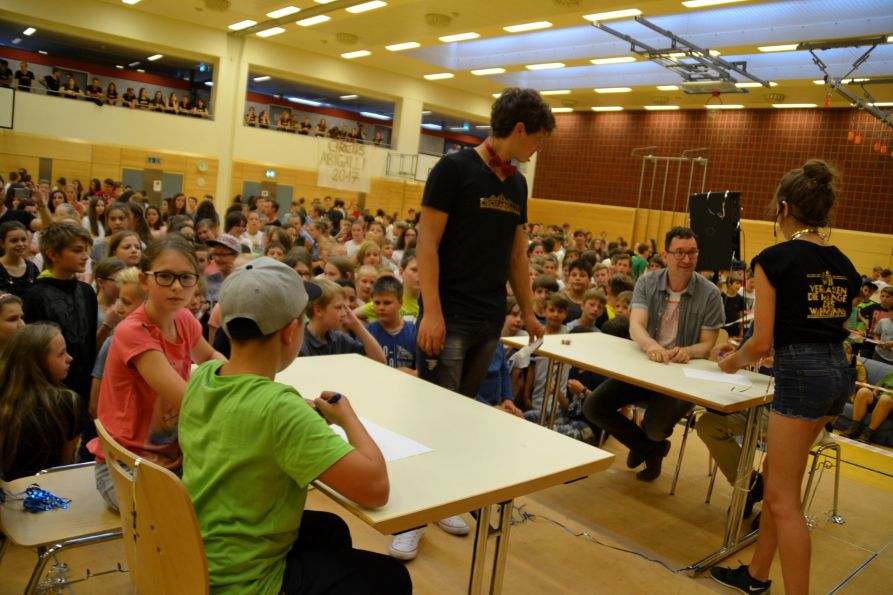 Schüler gegen die Lehrer OStR Ernst und OStR Kastner: ...