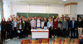 MdB Karl Holmeier zu Besuch in der zehnten Jahrgangsstufe