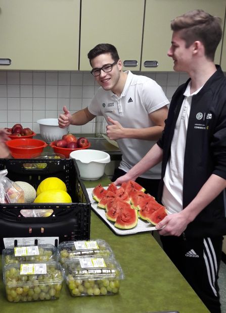 Bei den Vorbereitungen in der Küche