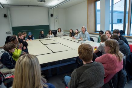 Treffen mit allen Teilnehmern mehrerer Schulen