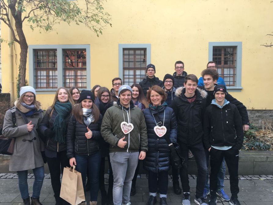 StDin i. BV Irene Haberl mit ihrem Deutschkurs nach der Führung durch das Schillerhaus