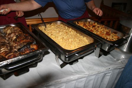 Spezialitäten aus der Oberpfalz: deftiger Schweinebraten, Zwirl und Schoppala