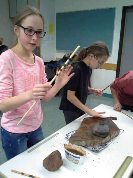  Jagdpfeile wurden mit fantasievollen Mustern versehen.