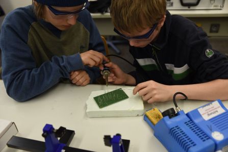 Saubere Lötpunkte zu setzen ist gar nicht so einfach