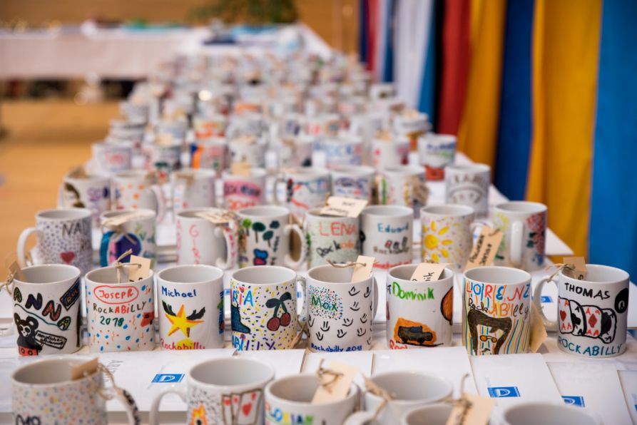 Eine jede Tasse ein Unikat - Geschenke für die Abiturienten