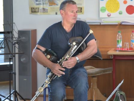 Dan O’Callaghan an den beeindruckenden Uilleann pipes (Dudelsack) und den Whistles