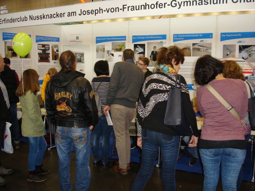 Reges Publikumsinteresse am Stand der Nussknacker