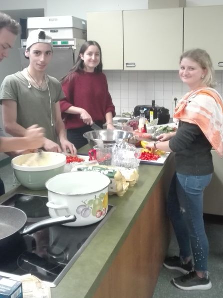 Zusammen wurde fleißig geschnippelt, ...