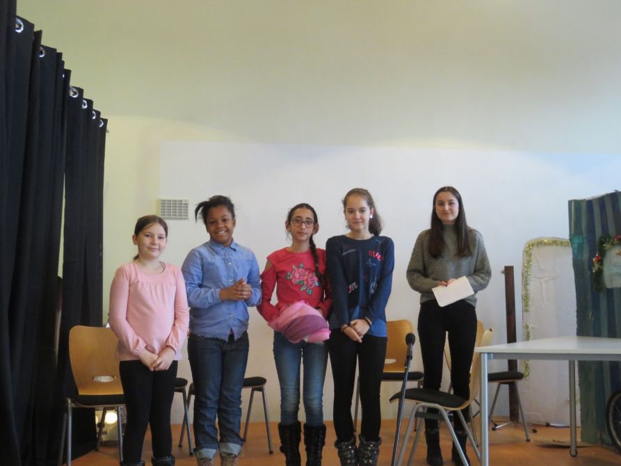 Vivien Fleischmann hatte zusammen mit den Grundschülern ein kleines Theaterstück zum Thema Rassismus vorbereitet.