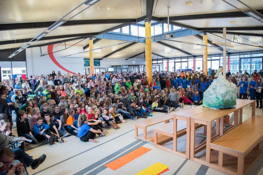 Über 250 begeisterte Kinder waren mit ihren Eltern zum Tag der offenen Tür ins Joseph-von-Fraunhofer-Gymnasium gekommen.