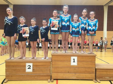 In der Wettkampfklasse IV mit den jüngsten Gymnastinnen starteten zwei Mannschaften des Joseph-von-Fraunhofer-Gymnasiums
