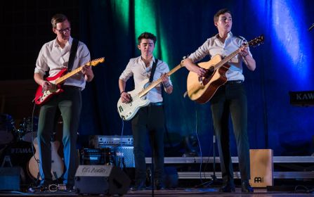 Die Jungs der Schulband ließen das Publikum nur so staunen. 