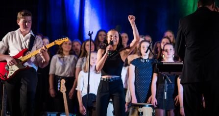 Vanessa Schütz heizte dem Publikum bei „Shut up and dance“ ein.