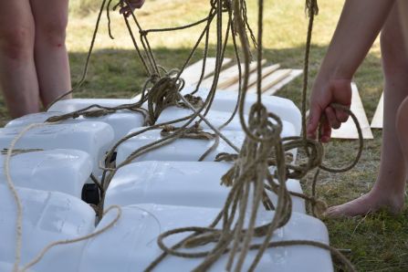 Anschließend mussten alle Knoten wieder entwirrt werden.