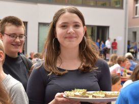 Zwischen Rosenblüten und Efeuranken