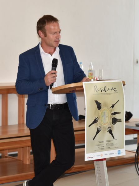 Michael Schrattenthaler erzählte in lockerer Weise von seinem künstlerischen Werdegang.