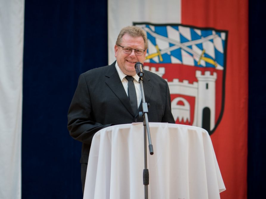 Andreas Alt während seiner Rede als Elternbeiratsvorsitzender bei der letztjährigen Abiturverleihung