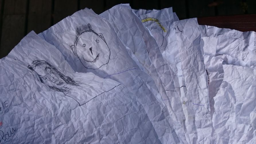 Manche Selbstportraits waren dann doch nicht so einfach wieder zu erkennen.