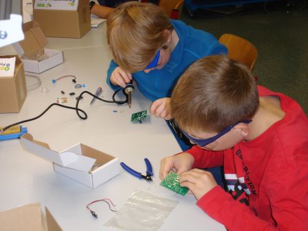 ... und dann ganz exakt aufgelötet.