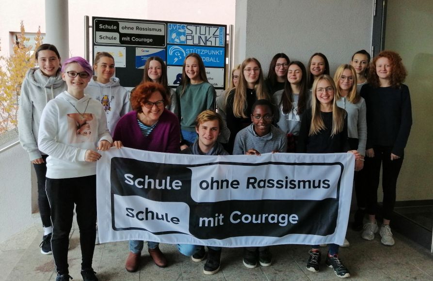 Die Teilnehmer der neuen AG "Schule ohne Rassismus, Schule mit Courage" zusammen mit der Betreuerin Sabine Baumer