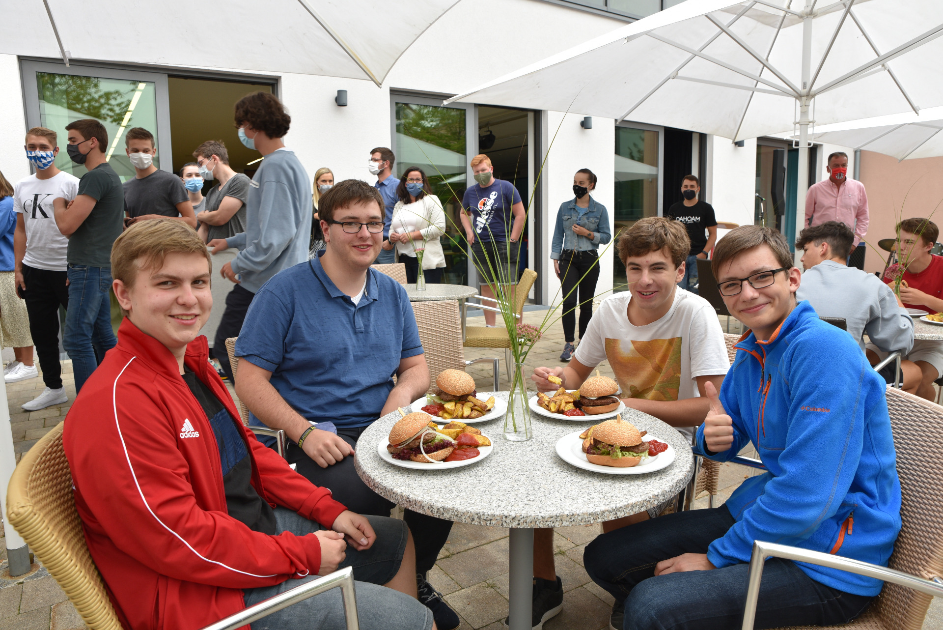 Burger, Wedges und super Stimmung