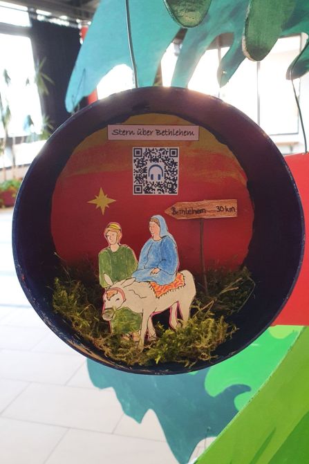 24 kleine Überraschungen zieren den Weihnachtsbaum-Kalender. 