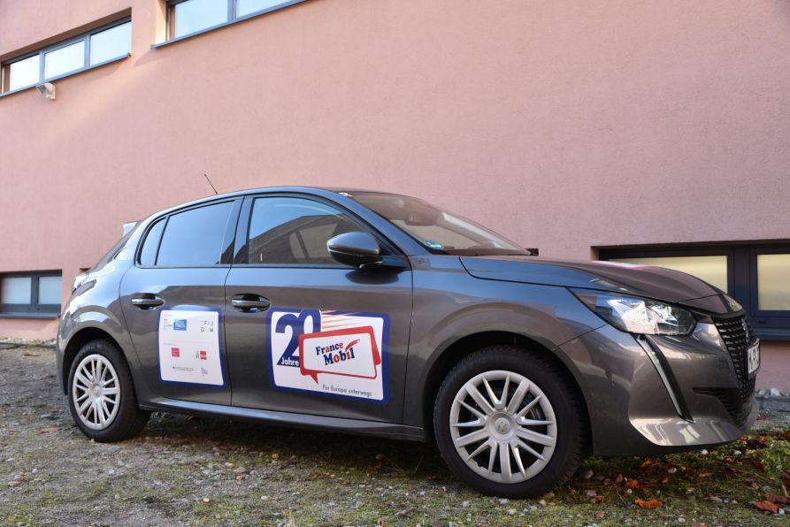 Das FranceMobil, hier ein Peugeot 208, tourt schon seit fast 20 Jahren durch Deutschland, um den Schülern Frankreich und die französische Sprache näher zu bringen.