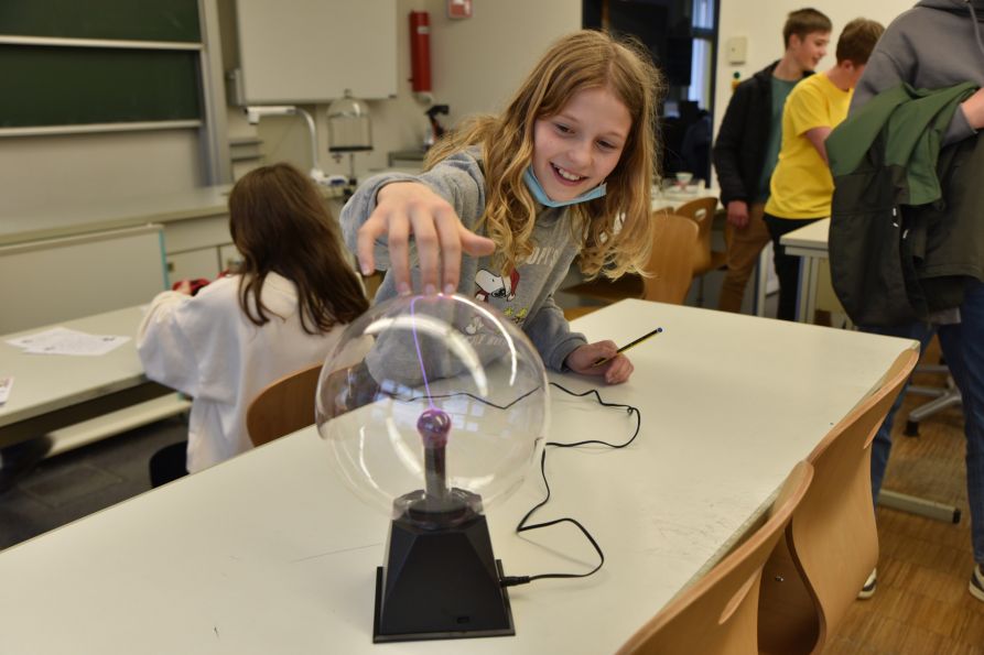 Spannende Experimente gab es in den Physikräumen zu sehen.