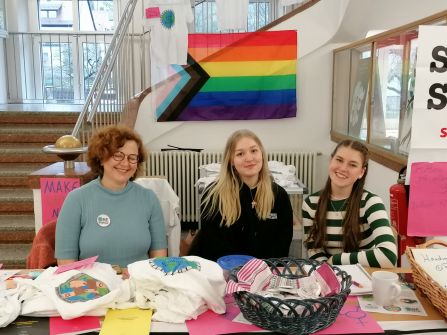 ... wurden am Infostand verkauft.