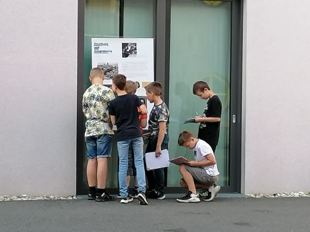 Die Schüler konnten sich an Infotafeln informieren.