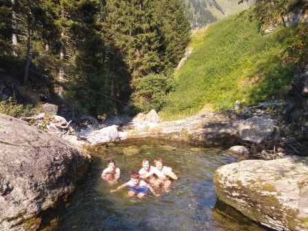 Ein erfrischendes Bad an der Bockerhütte bei fünf Grad Wassertemperatur