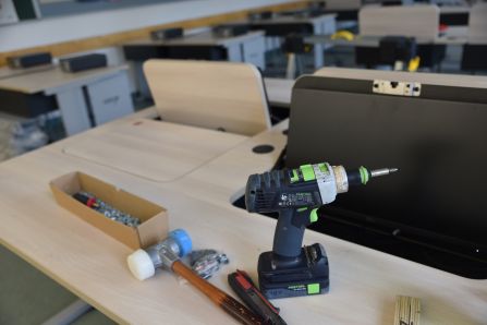 Anschließend wurde das gesamte neue Mobiliar aufgebaut.