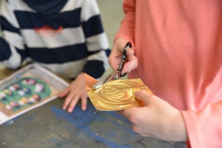 Im Fachbereich Kunst konnte man sich seinen eigenen Fraunhofer-Goldtaler prägen.