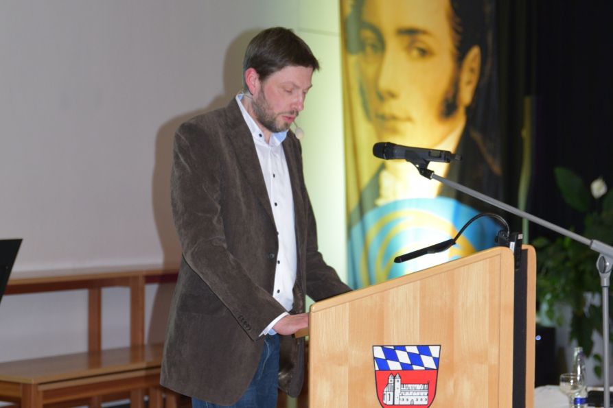 Stadtarchivar Timo Bullemer bei seinem Vortrag zur Schulgeschichte