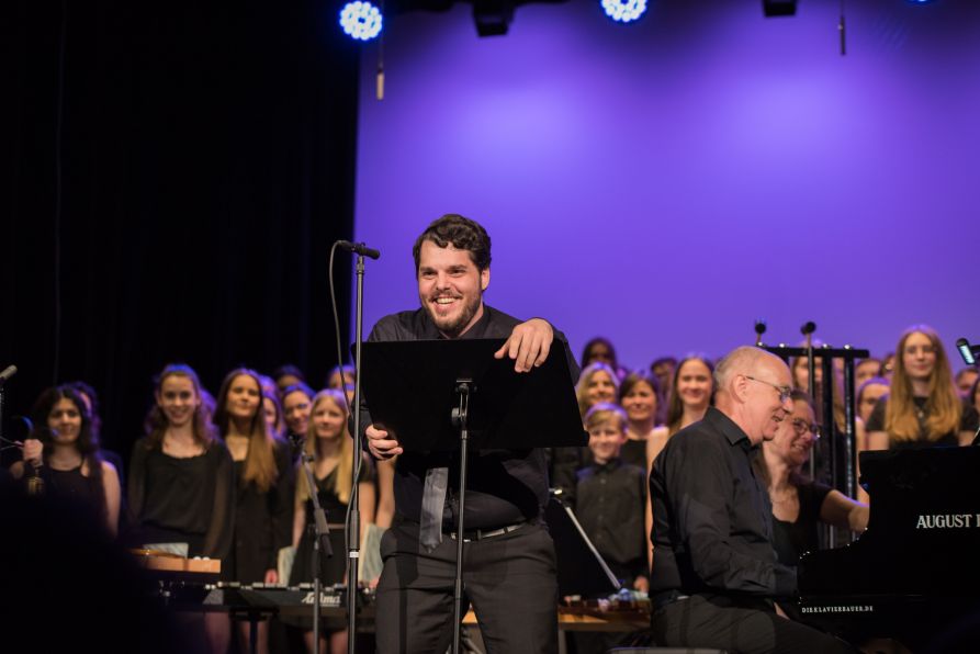 Gut gelaunt wusste der Tenor-Solist Ben Popson zu überzeugen.