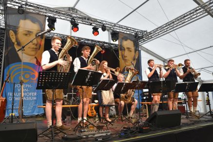 Die Blechgranaten spielten sich mit bayerischen Blasmusik in die Herzen der Zuhörer.