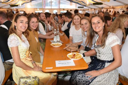 Ein Wiedersehen nach zehn Jahren: die Mädels vom Abi-Jahrgang 2013