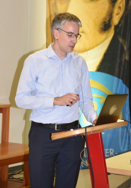 Prof. Dr. Matthias Eiber, Leiter der Sektion Theranostik am Klinikum rechts der Isar in München, referierte über „MINT und Medizin: Was die Nuklearmedizin mit radioaktiven Stoffen macht“.