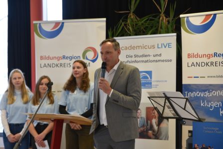 Schulleiter Uwe Mißlinger begrüßte die Gäste.