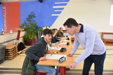 Letzte Absprachen kurz vor der Debatte